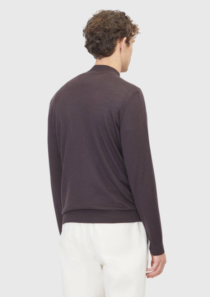 Strickpullover in Pflaumenfarben