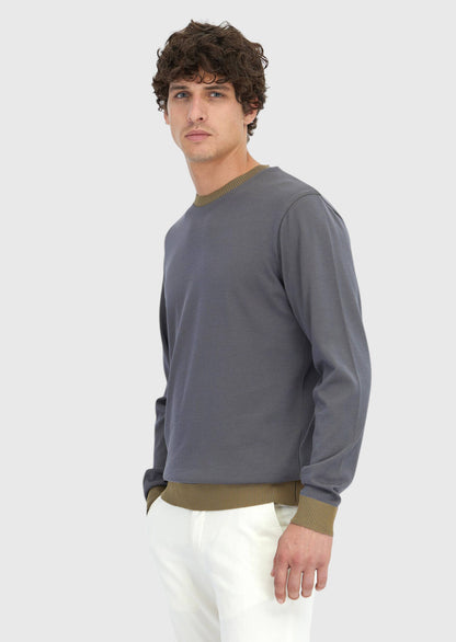 Graues, schlichtes Sweatshirt mit Rundhalsausschnitt