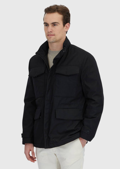 Schwarzer Blazer in regulärer Passform
