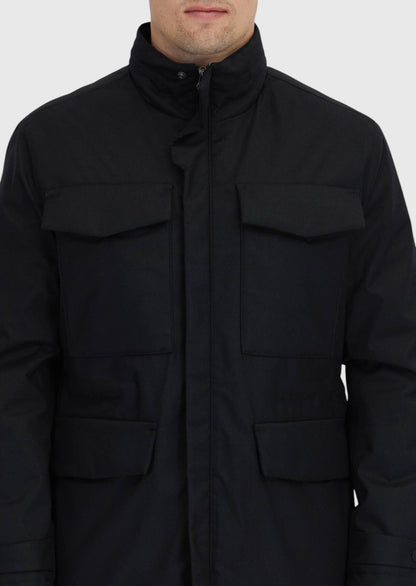 Schwarzer Blazer in regulärer Passform