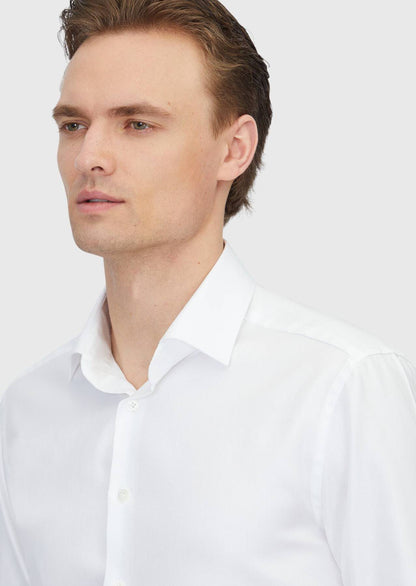 Weißes, gemustertes Hemd in regulärer Passform aus 100 % Baumwolle mit klassischem Webmuster