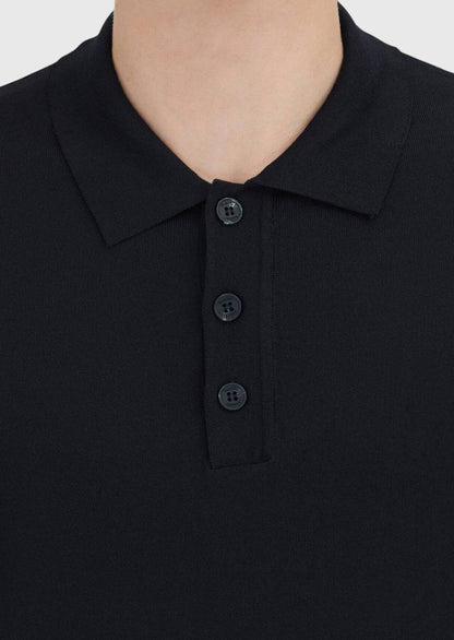 Schwarze Strickwaren