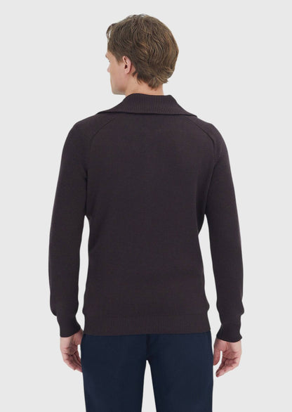 Strickpullover in Pflaumenfarben