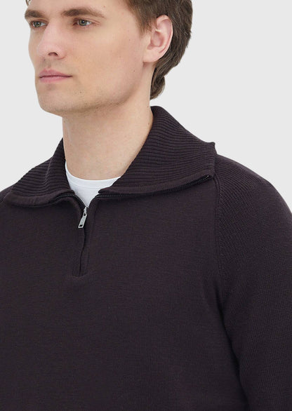 Strickpullover in Pflaumenfarben