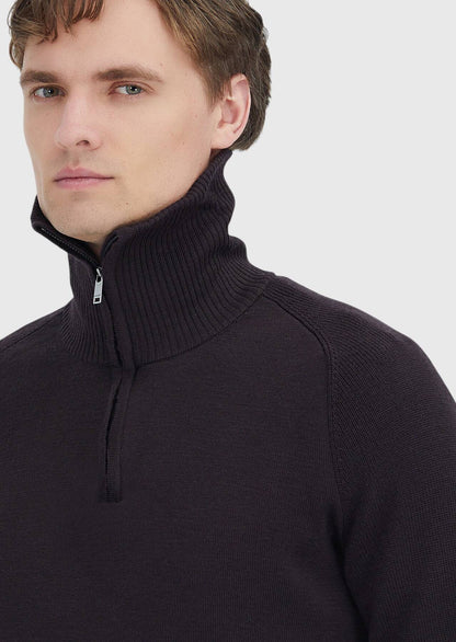 Strickpullover in Pflaumenfarben