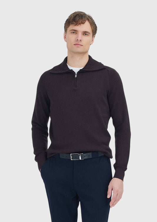 Strickpullover in Pflaumenfarben