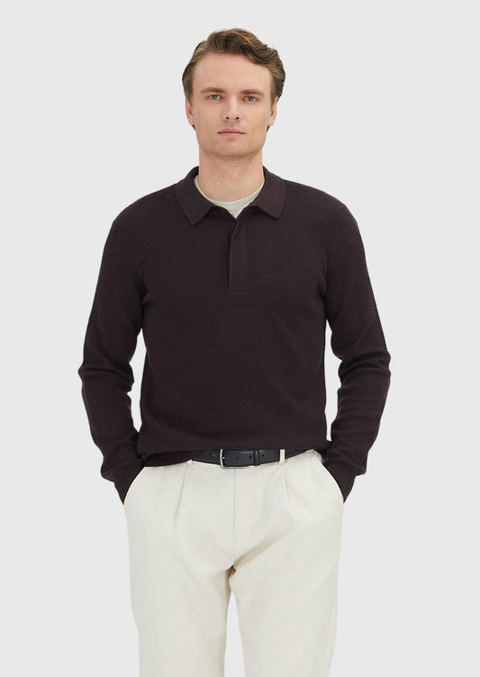 Strickpullover in Pflaumenfarben