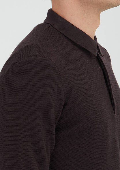 Strickpullover in Pflaumenfarben