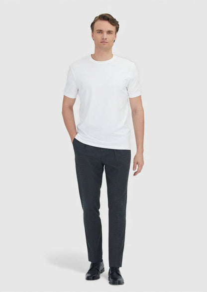 Weißes, schlichtes T-Shirt mit Rundhalsausschnitt aus Baumwollmischgewebe