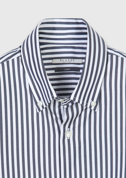 Marineblau gestreiftes Hemd, klassischer Schnitt