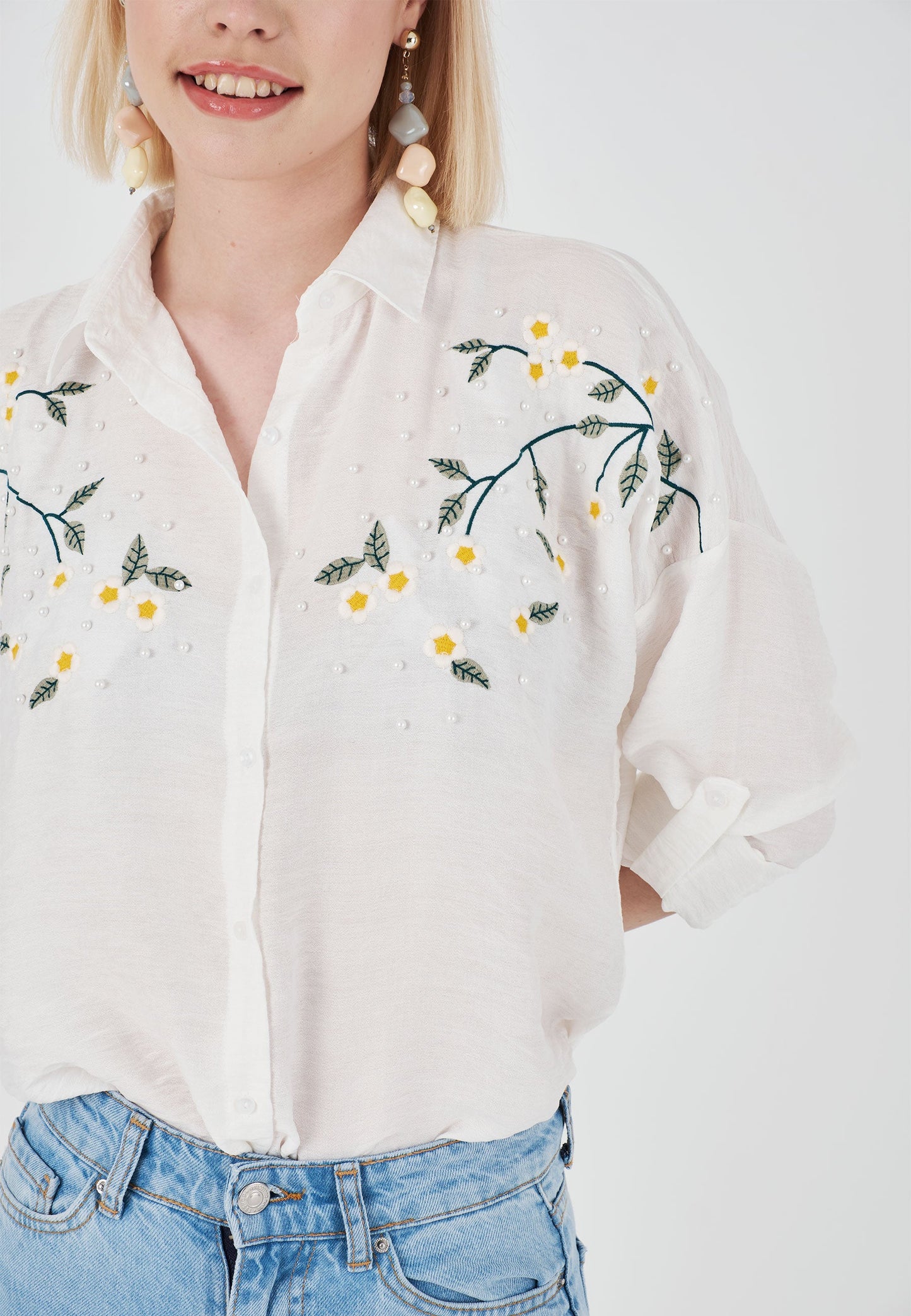 Daisy Embroidered Sleeve Folded Ayrobin Linen Shirt