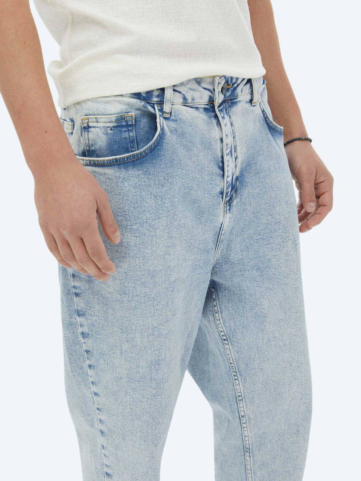 Carrot Fit Denim-Hose aus 100 % Baumwolle