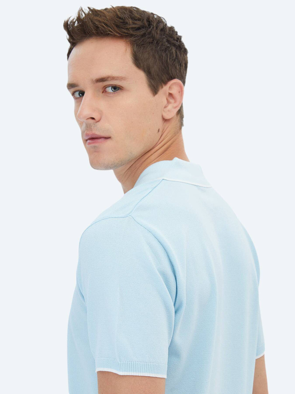 Rollkragenpullover aus schlichtem Strick