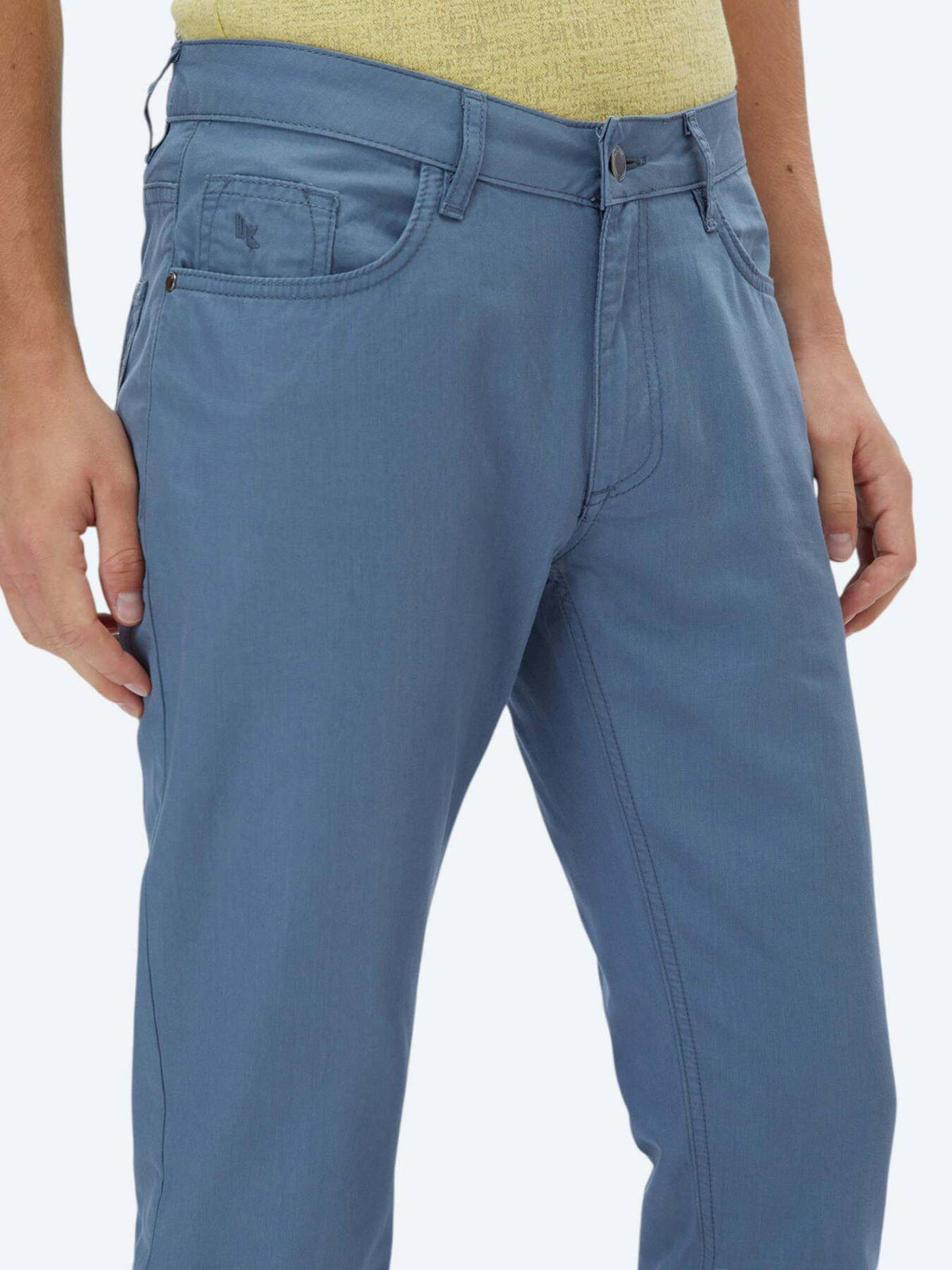 Lässige Slim-Fit-Denim-Hose aus Baumwollmischung