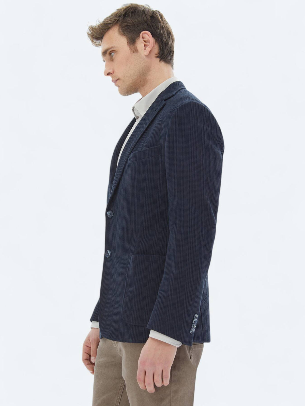 Gemusterte, modern geschnittene Strickjacke
