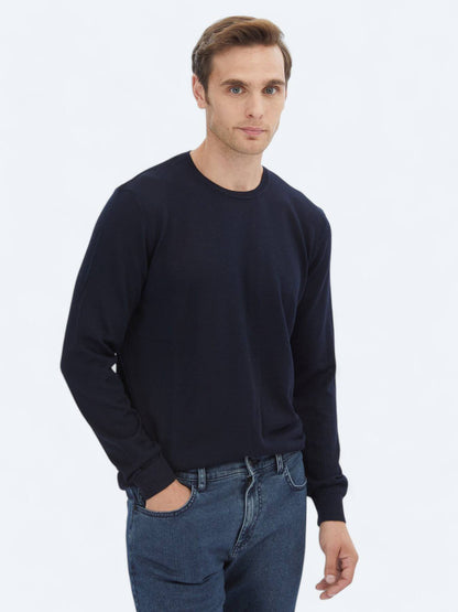 Strickpullover aus Wollmischung mit Rundhalsausschnitt und schlichtem Strick