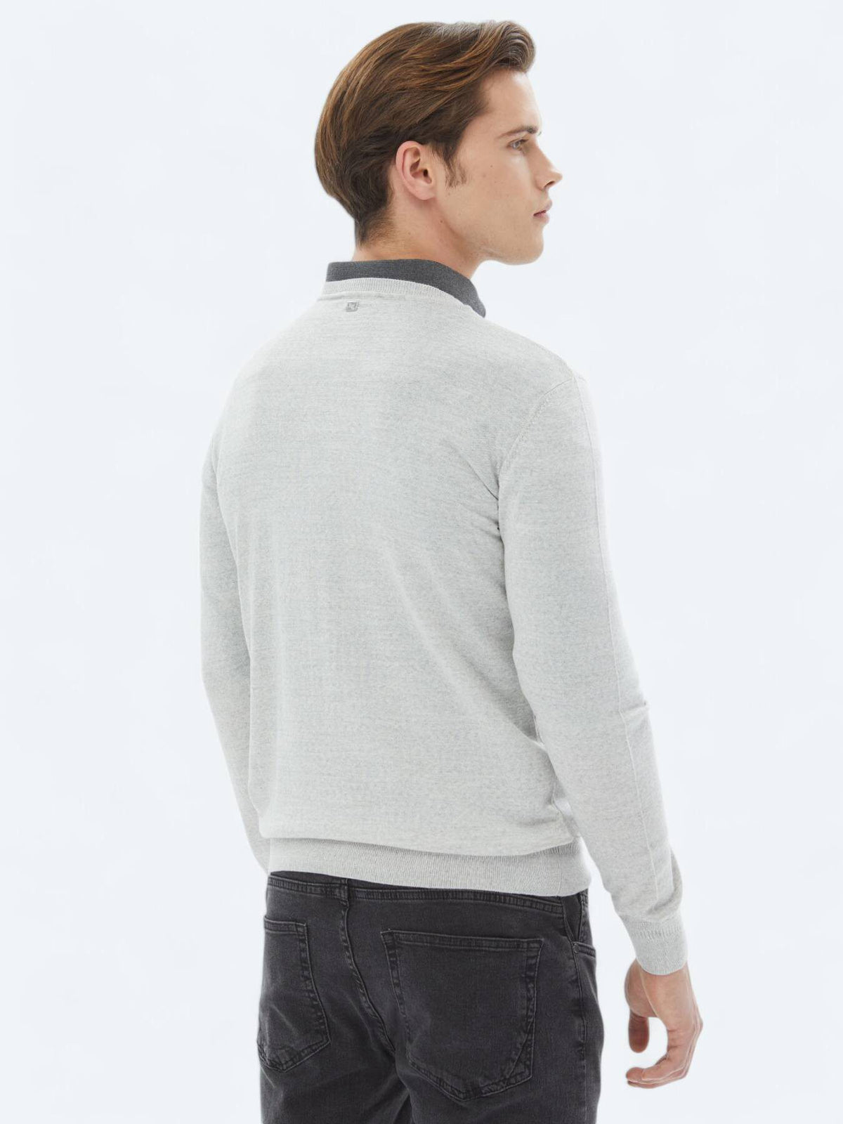 Strickpullover aus Wollmischung mit Rundhalsausschnitt und schlichtem Strick
