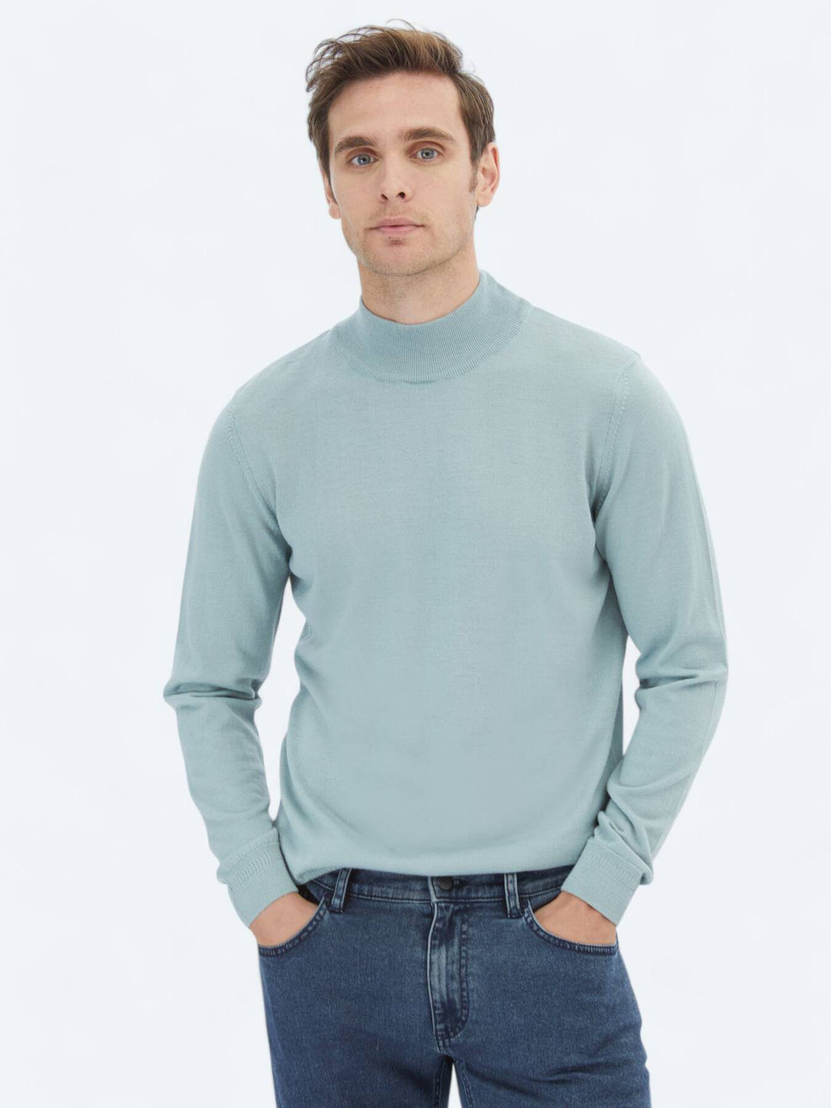 Strickpullover aus Wollmischung mit halbem Rollkragen und schlichtem Strick