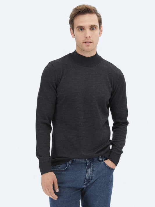 Strickpullover aus Wollmischung mit halbem Rollkragen und schlichtem Strick