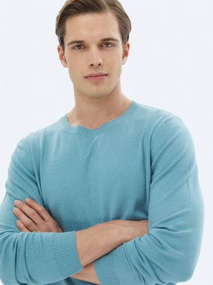 Strickpullover aus Baumwollmischung mit Rundhalsausschnitt und schlichtem Strick