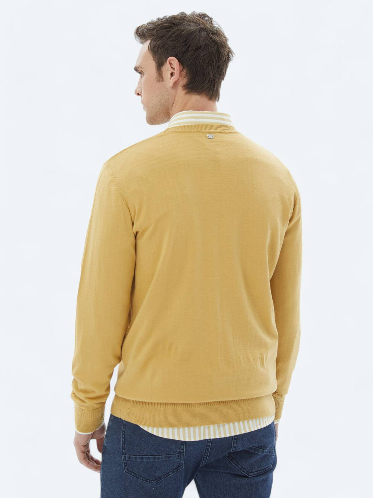 Strickpullover aus Wollmischung mit Rundhalsausschnitt und schlichtem Strick