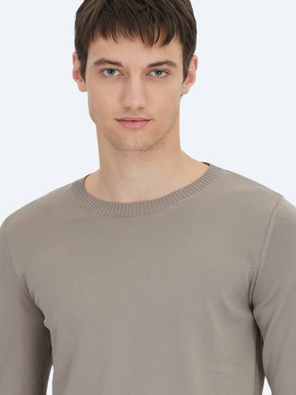 Rundhals Pullover aus Strick
