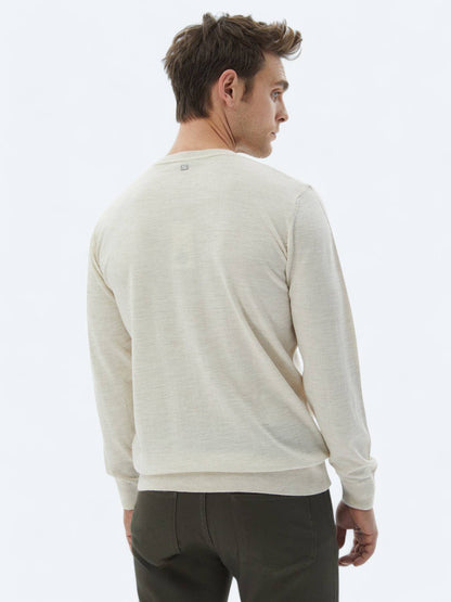 Strickpullover aus Wollmischung mit Rundhalsausschnitt und schlichtem Strick