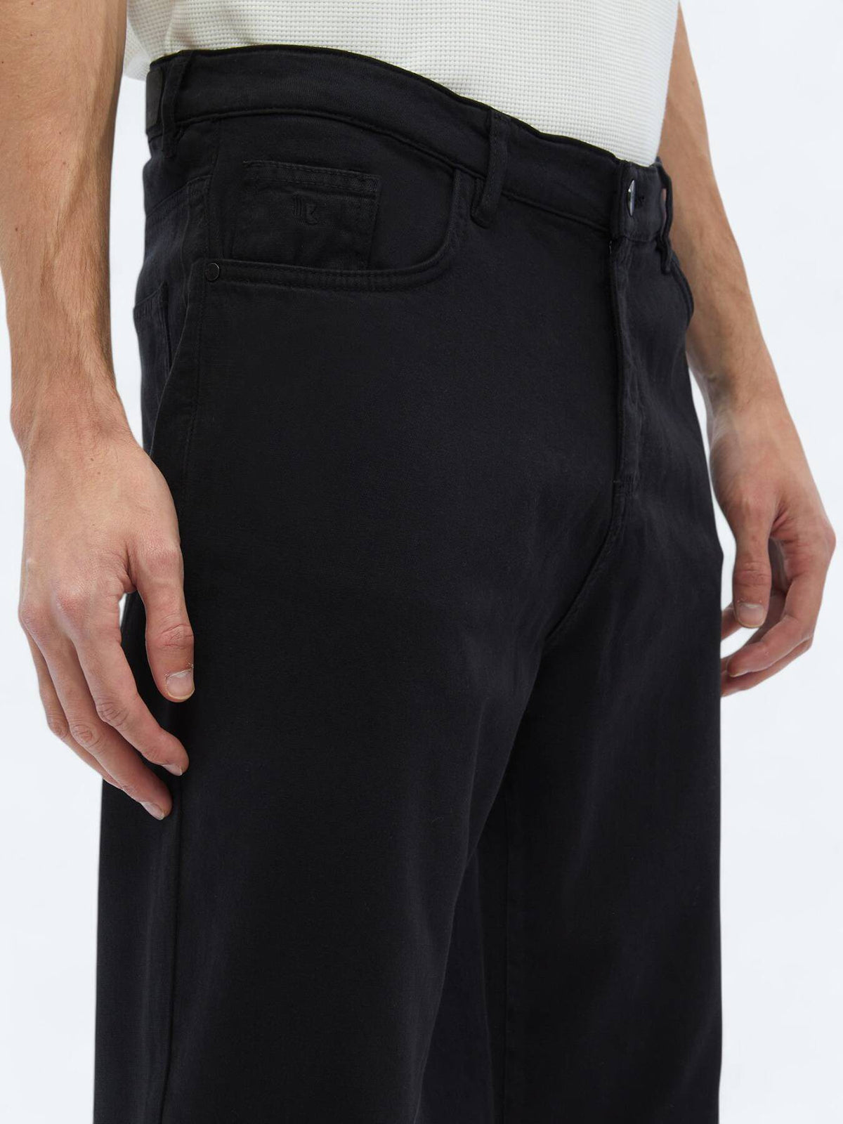 Lässige Hose aus gewebter Carrot-Passform aus Baumwollmischung