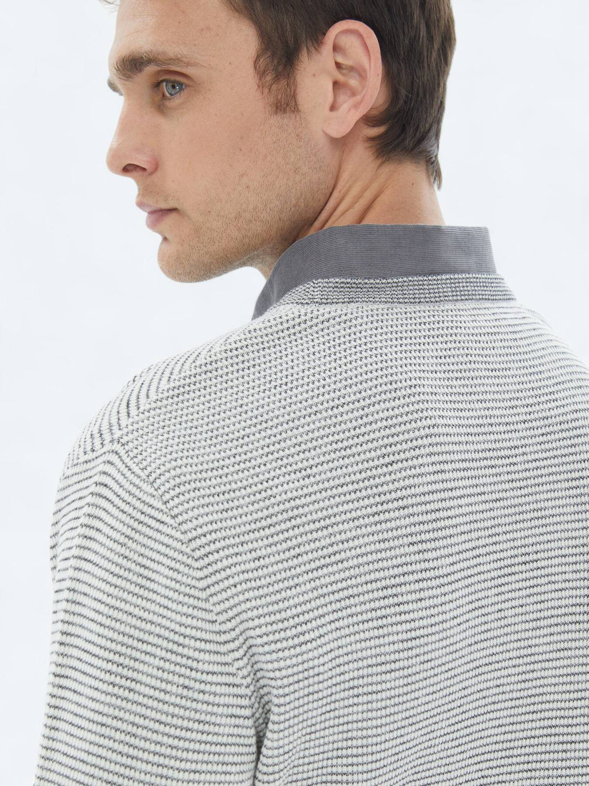Gemusterter Strickpullover aus Baumwollmischung mit Rundhalsausschnitt