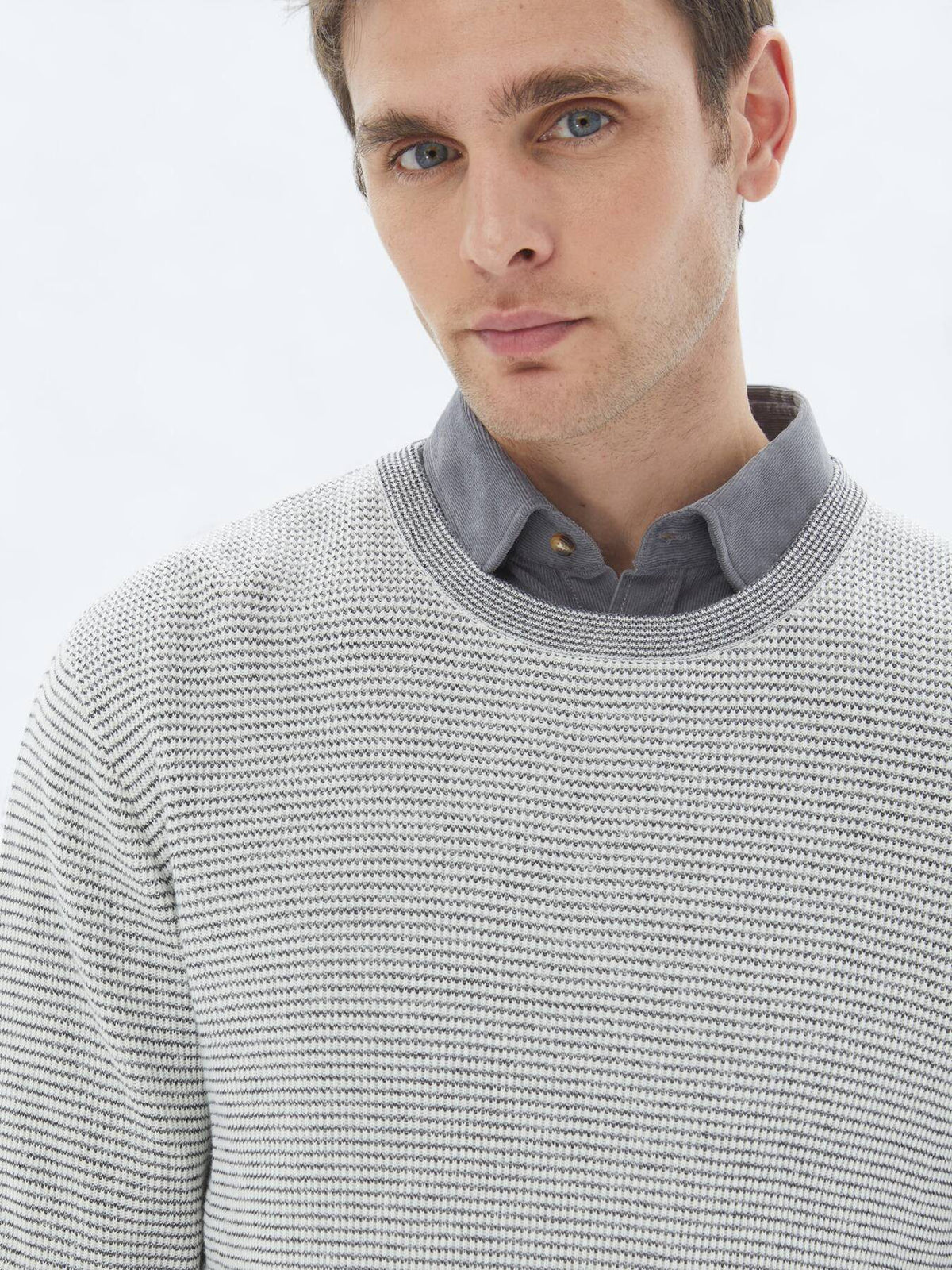Gemusterter Strickpullover aus Baumwollmischung mit Rundhalsausschnitt