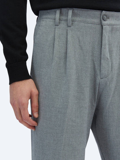 Gewebte Freizeithose im Carrot-Fit