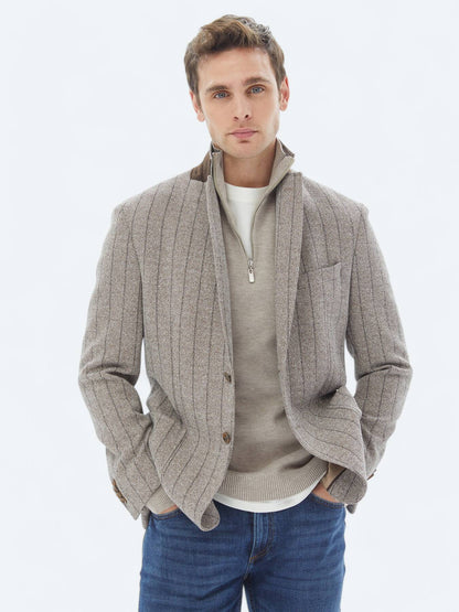 Gestreifte, modern geschnittene Strickjacke aus Baumwollmischung