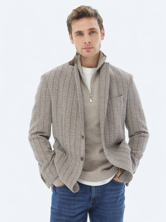 Gestreifte, modern geschnittene Strickjacke aus Baumwollmischung