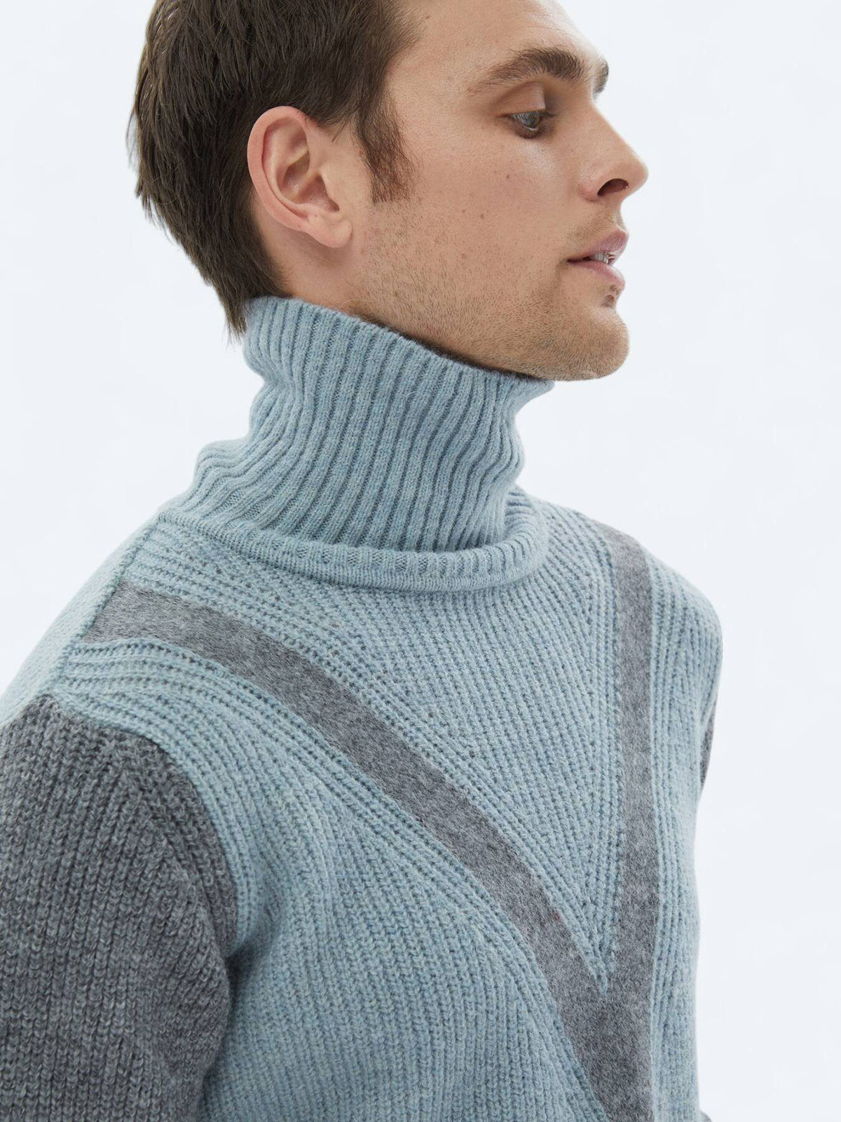 Gemusterter Strickpullover aus Wollmischung mit durchgehendem Rollkragen