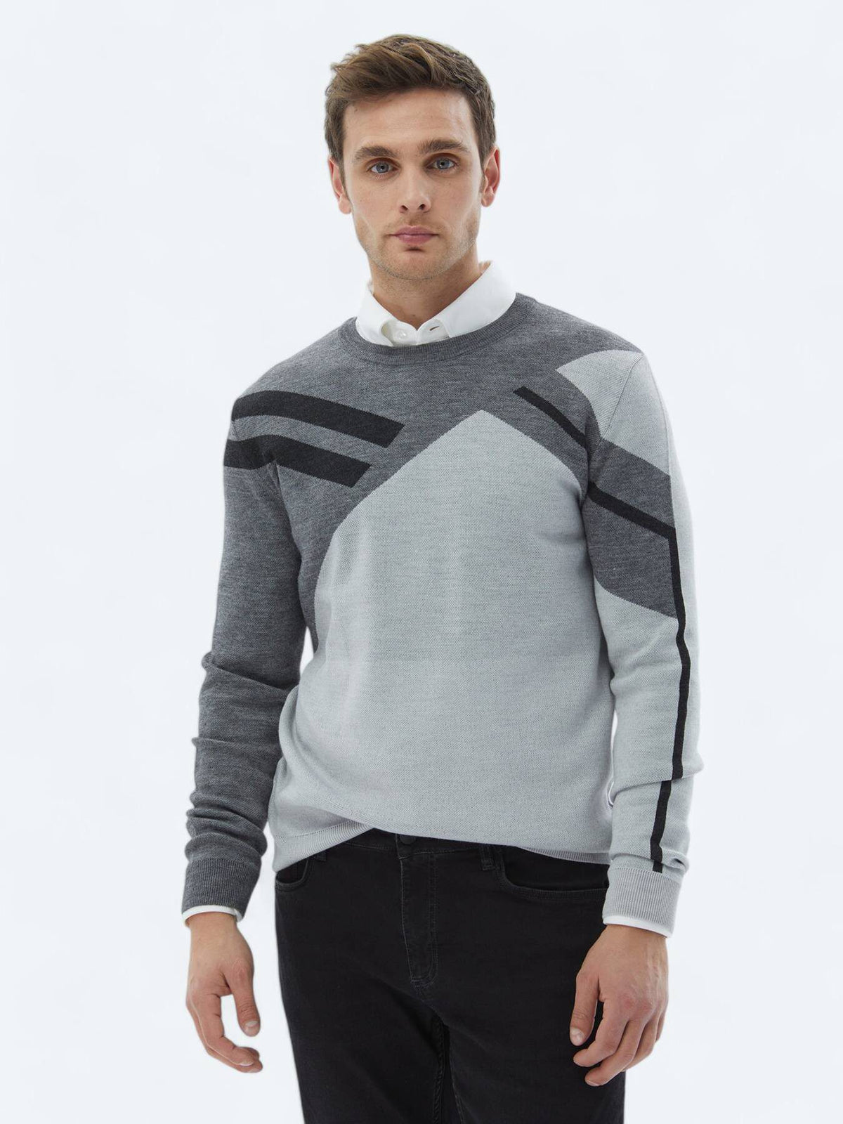 Gemusterter Strickpullover aus Wollmischung mit Rundhalsausschnitt