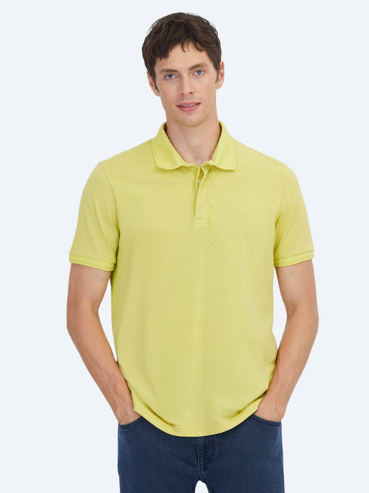 Schlichtes T-Shirt mit Polokragen