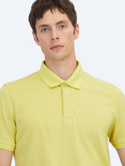 Schlichtes T-Shirt mit Polokragen