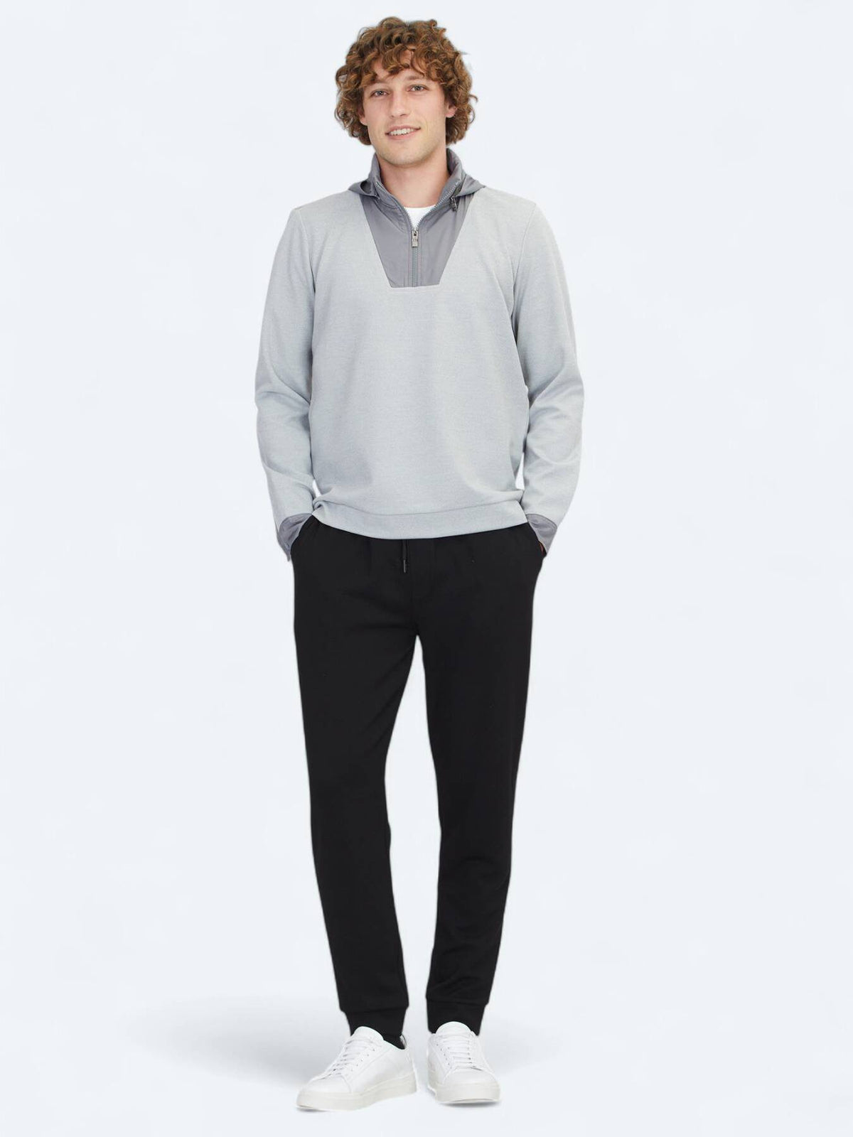 Grauer Kapuzenpullover