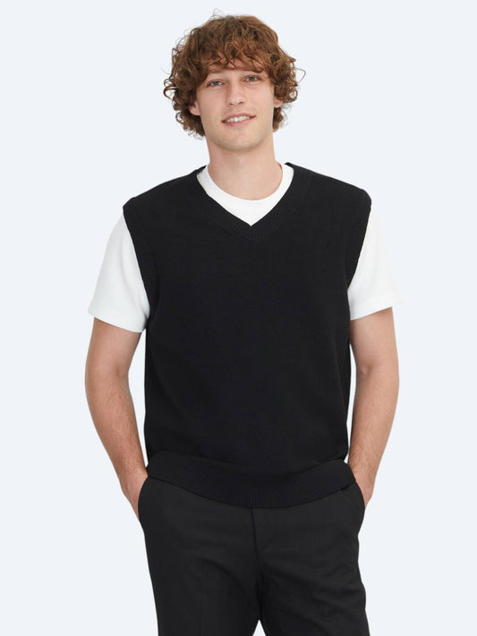Schwarzer Pullover