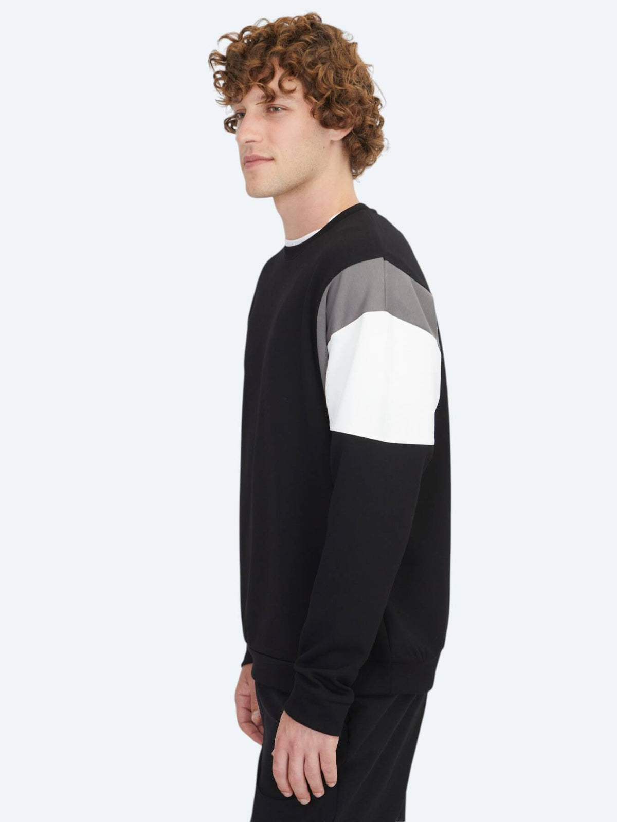 Schwarzer Rundhals Pullover