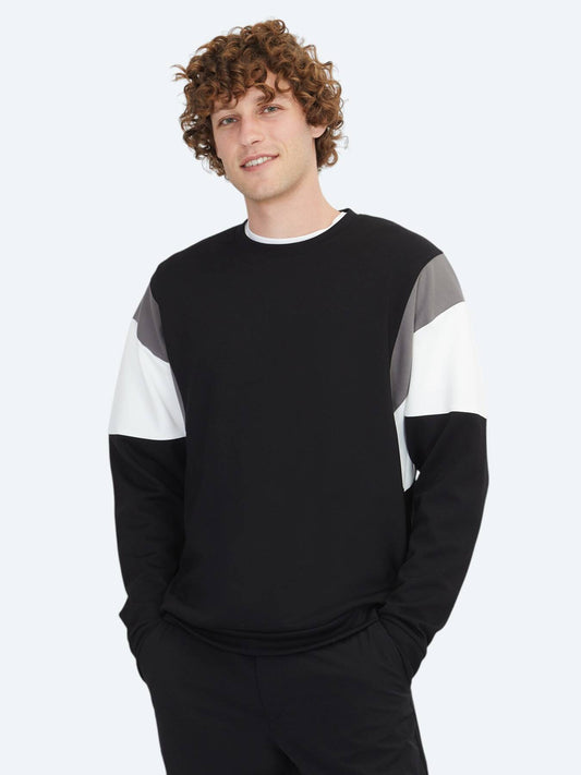 Schwarzer Rundhals Pullover