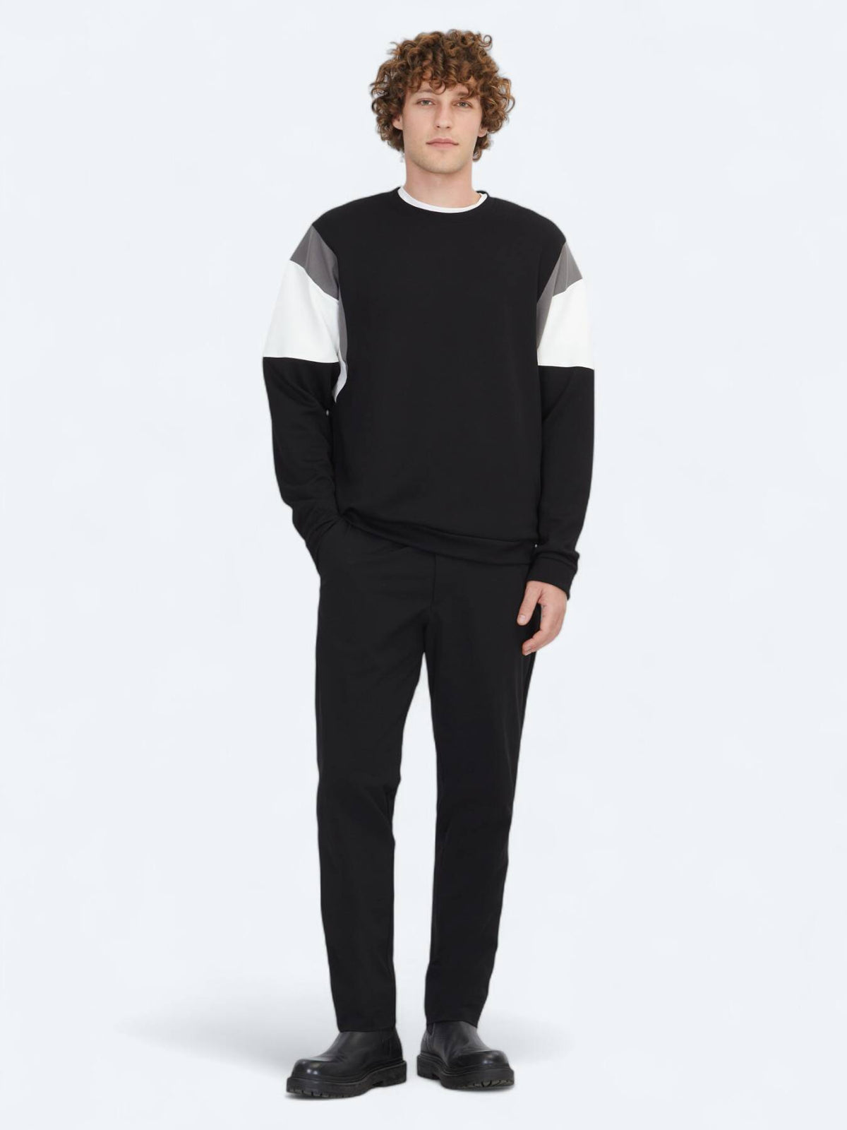 Schwarzer Rundhals Pullover