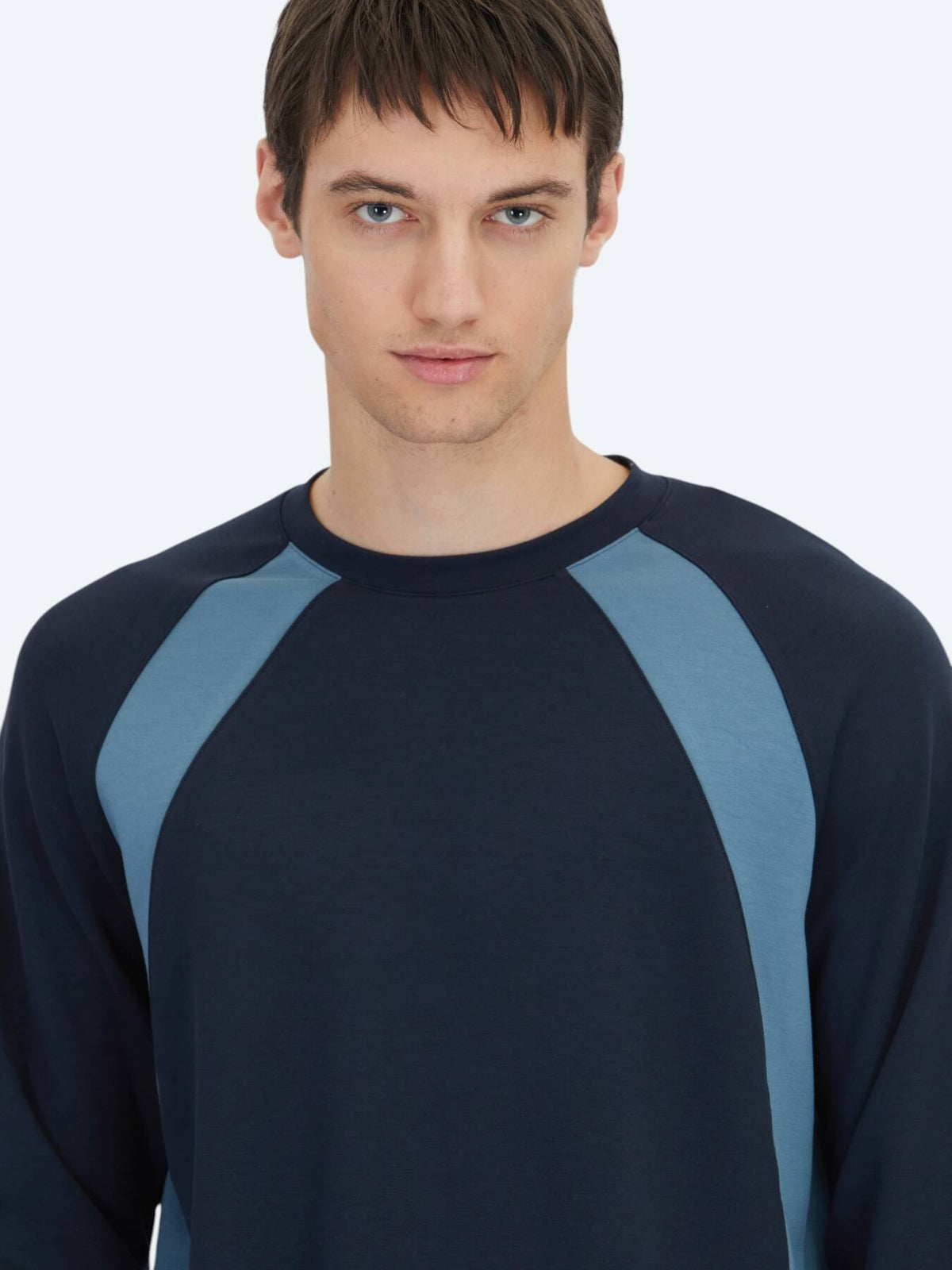 Marineblauer Rundhals Pullover