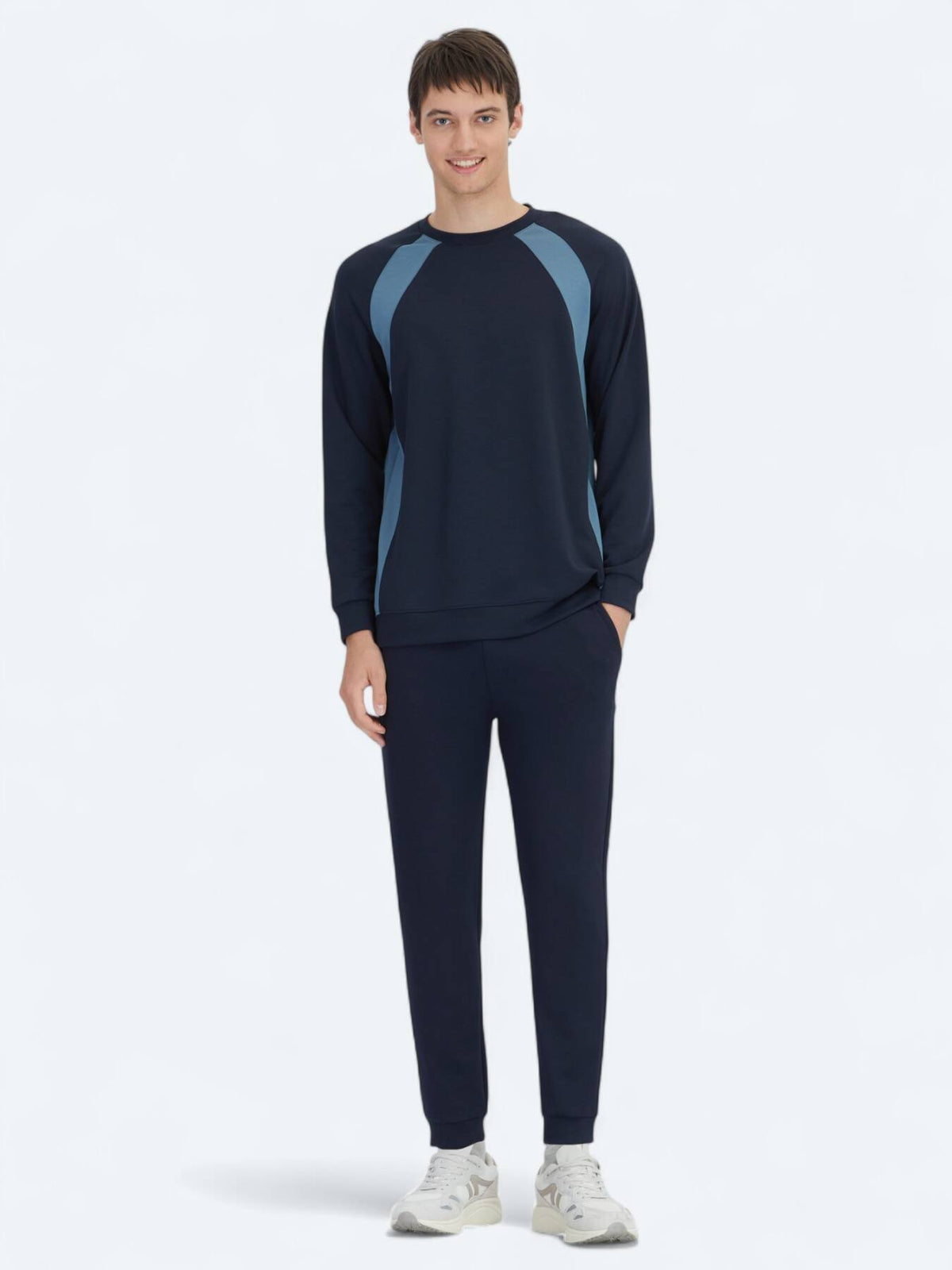 Marineblauer Rundhals Pullover
