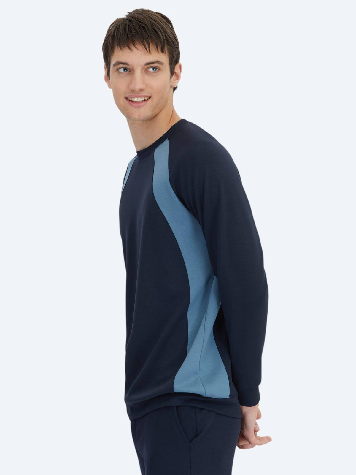 Marineblauer Rundhals Pullover