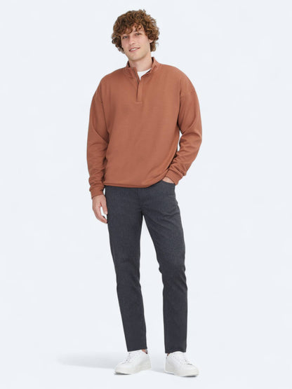 Roter Rollkragenpullover