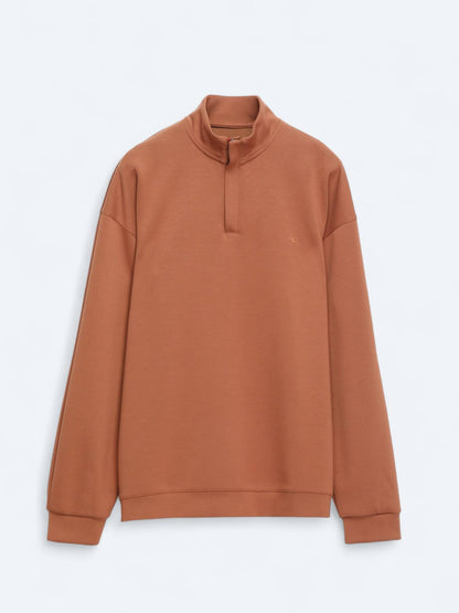 Roter Rollkragenpullover