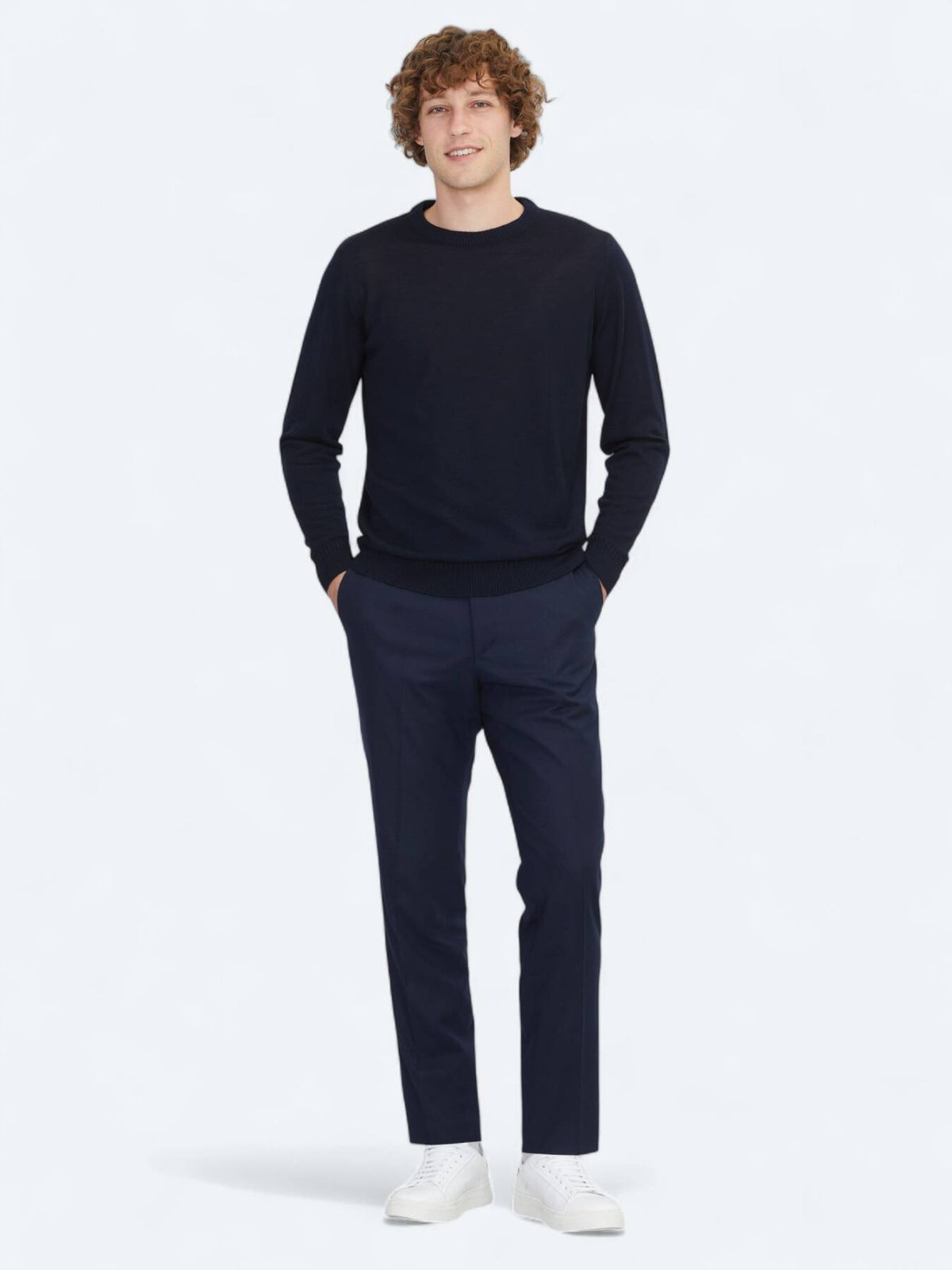 Marineblauer Strickpullover