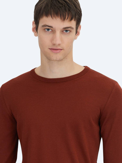 Rote Strickpullover
