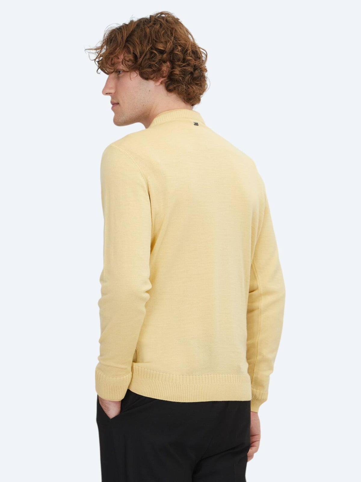 Gelbes Strick-Sweatshirt
